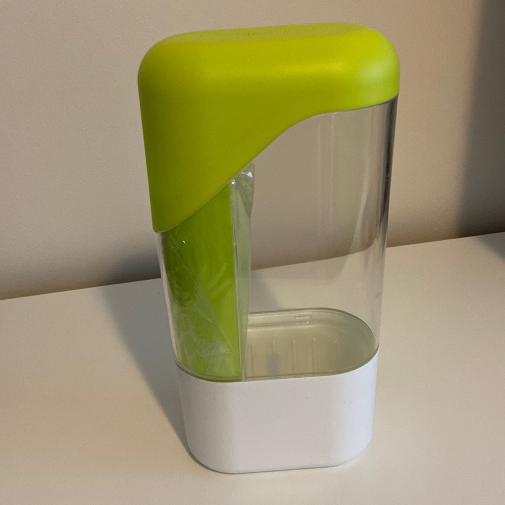 Pampered Chef Herb Keeper